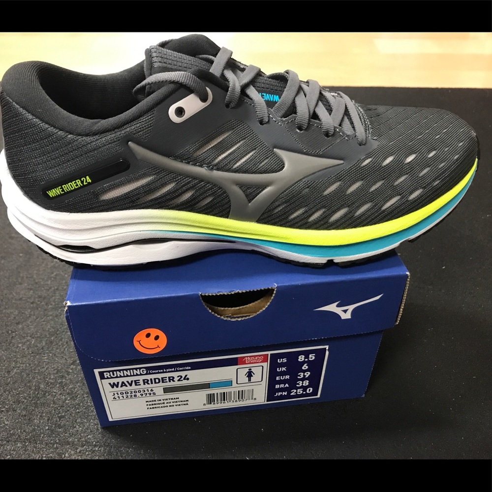 Women’s Mizuno Wave Rider 24 size 8.5